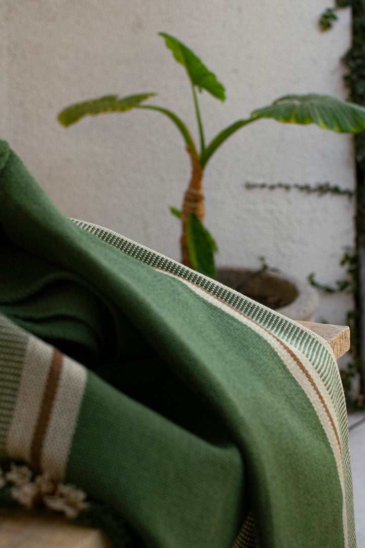 Manta verde dos franjas