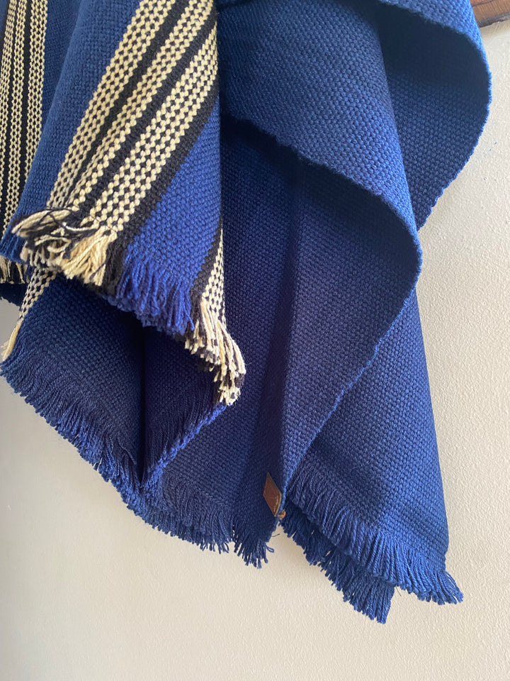 Manta azul tres franjas