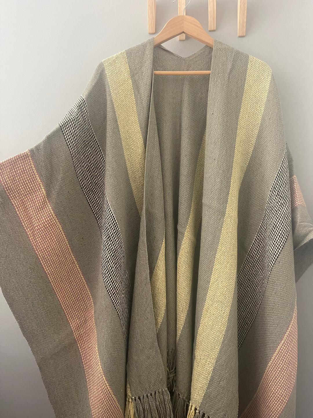 Ruana Light Moss Stripes